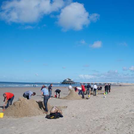 Teambuilding Building sand castles in Op uw locatie
